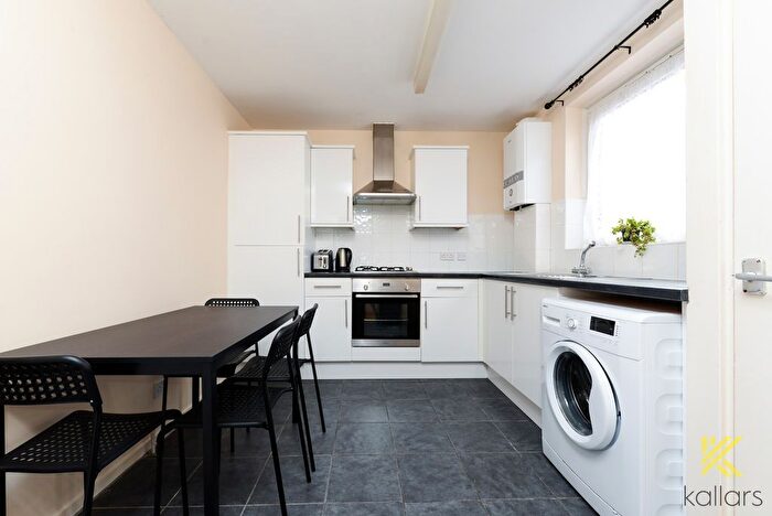 3 Bedroom Flat To Rent In Tanners Hill, Deptford, London, SE8