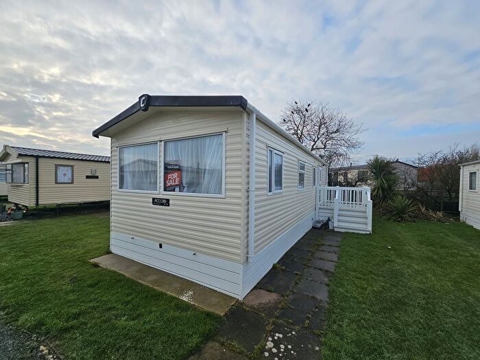 2 Bedroom Mobile/park Home For Sale In Main Road, Cowden, Hull, HU11