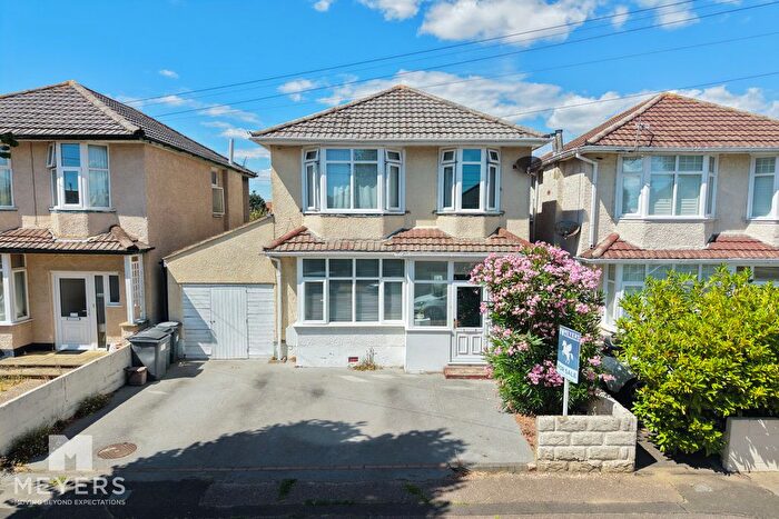 4 Bedroom Detached House For Sale In Castlemain Avenue, Bournemouth, BH6
