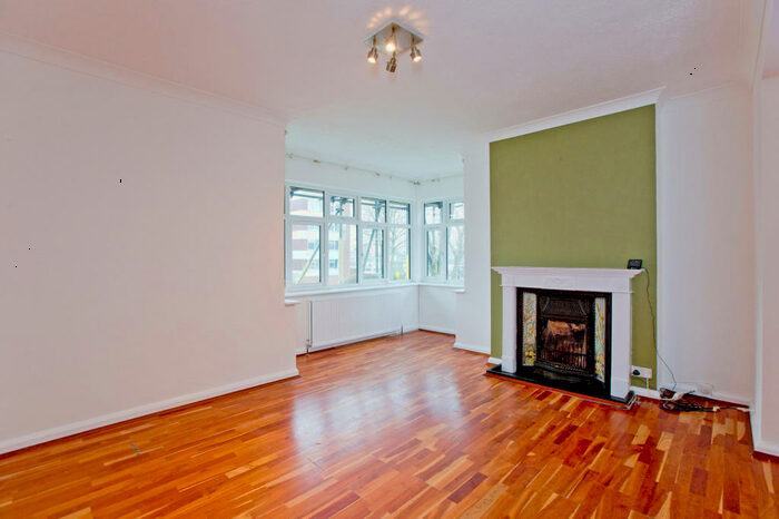 2 Bedroom Flat To Rent In Moss Hall Court, Moss Hall Grove, London, N12
