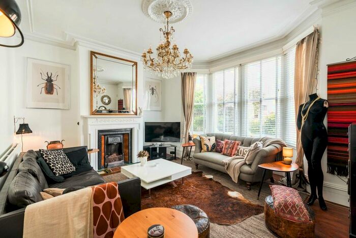 3 Bedroom Flat To Rent In Benson Road, London, SE23