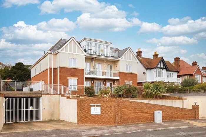 2 Bedroom Flat For Sale In Dumpton Park Drive, Broadstairs, CT10