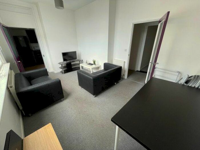 3 Bedroom Flat To Rent In Martyrs' Field Road, Canterbury, Kent, CT1