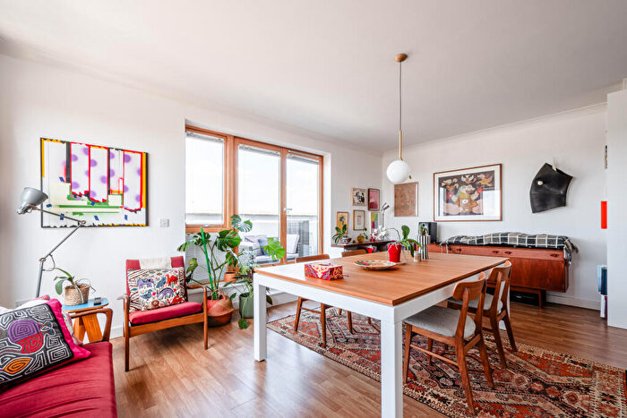 2 Bedroom Apartment To Rent In Southgate Road, De Beauvoir, N1