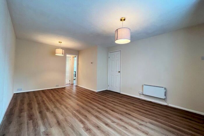 1 Bedroom Maisonette To Rent In Goldsworth Park, Woking, GU21