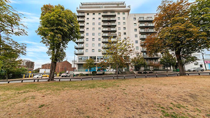 2 Bedroom Flat For Sale In Sutton Park Road, Sutton, Surrey, SM1