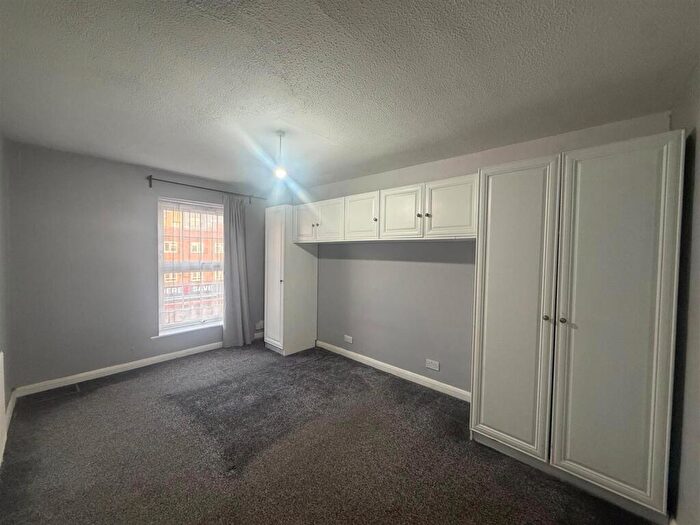 2 Bedroom Apartment To Rent In Panfield Mews, Ilford, IG2