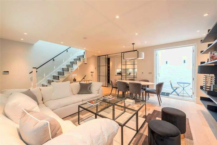 3 Bedroom Mews House To Rent In Kynance Mews, South Kensington, London, SW7