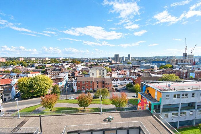 2 Bedroom Maisonette For Sale In Spacious Maisonette On Dove Street, Bristol, BS2