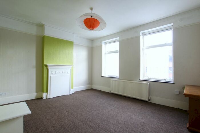 3 Bedroom Flat To Rent In Kingston Road, London, SW19