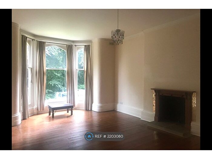 2 Bedroom Flat To Rent In Mount Royd, Bradford, BD8