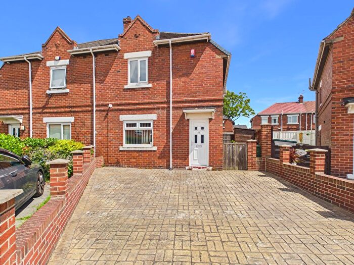 2 Bedroom Semi-Detached House For Sale In Aintree Gardens, Gateshead, NE8