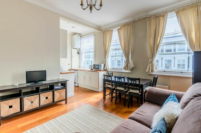 2 Bedroom Flat To Rent In Barons Court, Barons Court, London, W14