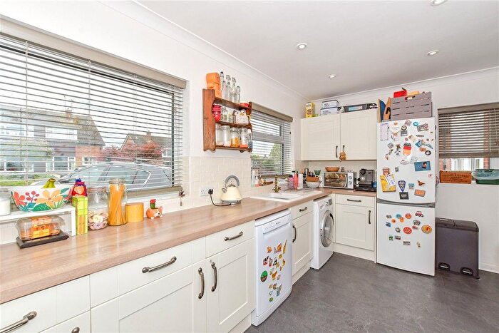 4 Bedroom Link Detached House For Sale In Bankfields, Headcorn, Ashford, Kent, TN27