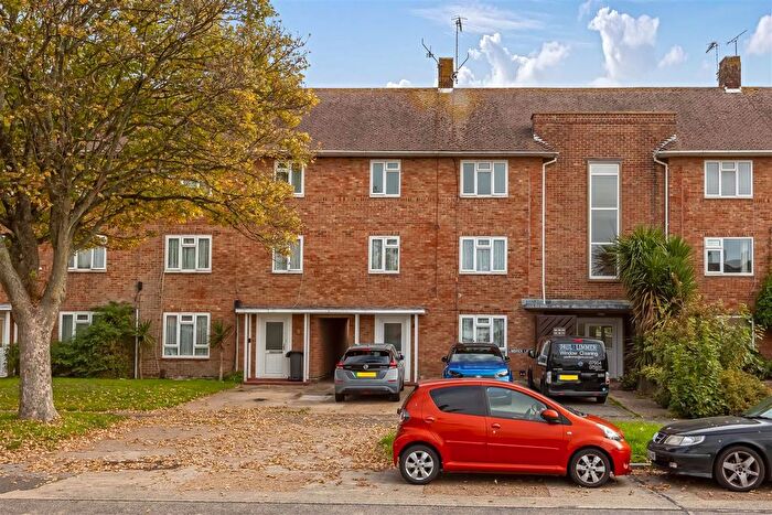 1 Bedroom Flat For Sale In Limbrick Lane, Goring-By-Sea, BN12