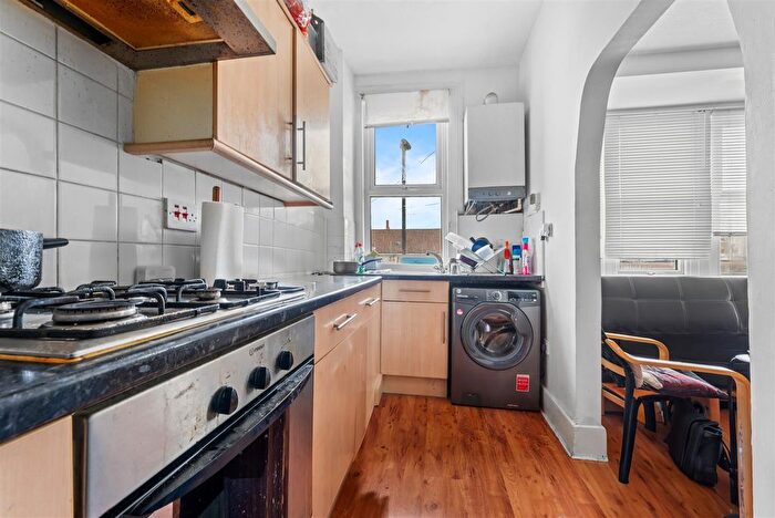 1 Bedroom Flat For Sale In Holmesdale Road, London, SE25