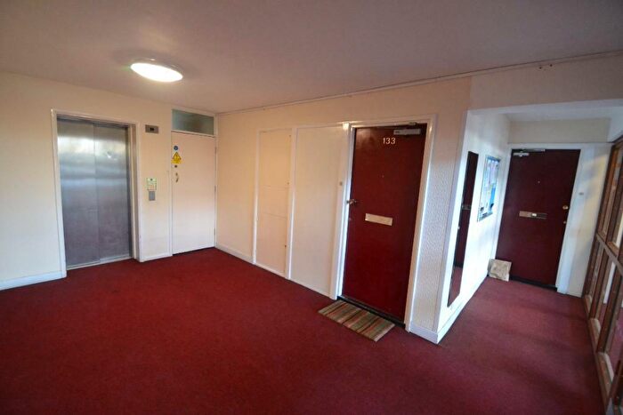 1 Bedroom Flat To Rent In Wilford Lane, Nottingham, NG2