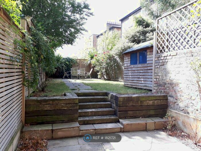 4 Bedroom Semi-Detached House To Rent In Richmond Avenue, London, N1