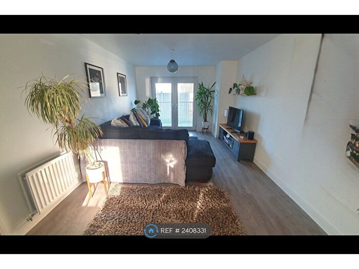 2 Bedroom Flat To Rent In Swan Grove, Langdon Hills, Basildon, SS16