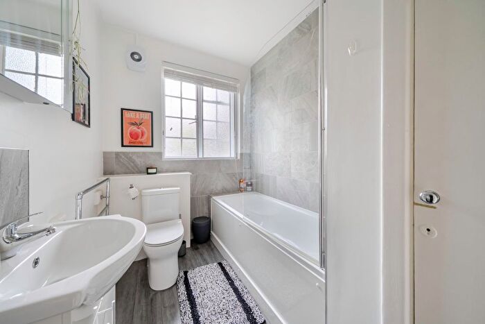 2 Bedroom Flat To Rent In Belmont Grove, London, SE13