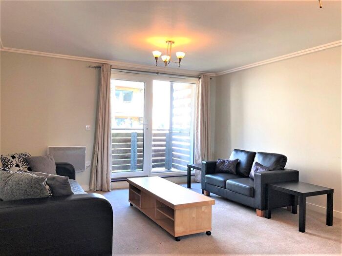 3 Bedroom Flat To Rent In Fenchurch Walk, Brighton, BN1