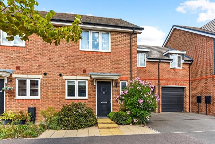 3 Bedroom Semi-Detached House For Sale In Longacres Way, Chichester, PO20