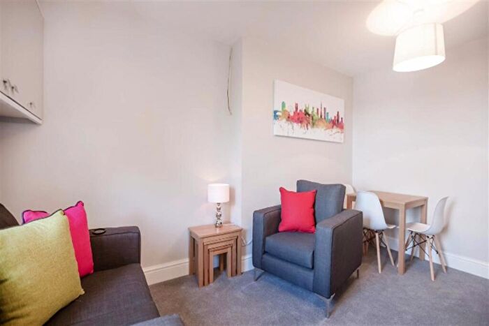 3 Bedroom Flat To Rent In Bedroom Property In Fremantle Road, Bristol, BS6