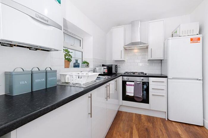1 Bedroom Flat To Rent In Slough Road, Iver, Slo, SL0