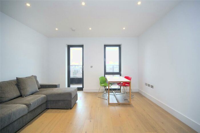 2 Bedroom Penthouse To Rent In Chatham Place, London, E9