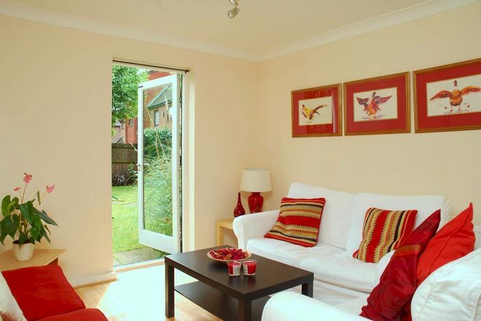 2 Bedroom Flat To Rent In Greyhound Road, Barons Court, London, W6