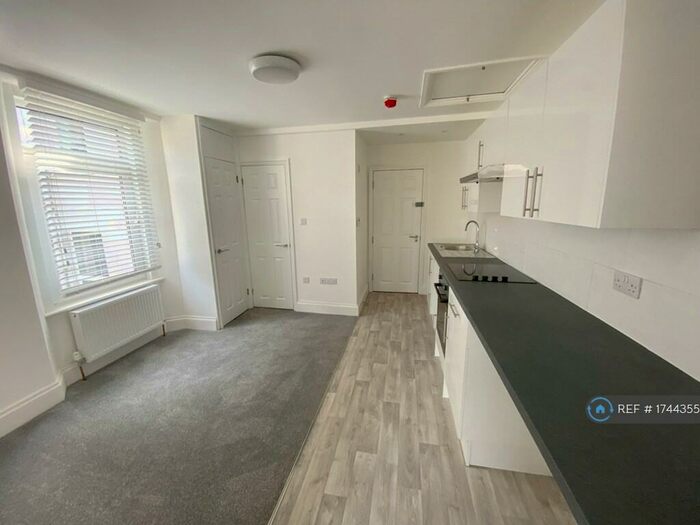 1 Bedroom Flat To Rent In Houndiscombe Road, Plymouth, PL4