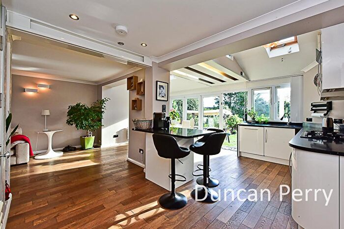 3 Bedroom Terraced House For Sale In Barnet Road, Potters Bar, EN6
