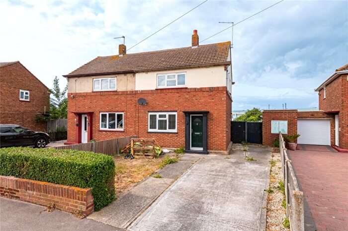 2 Bedroom End Of Terrace House To Rent In Queensway, Sheerness, Kent, ME12