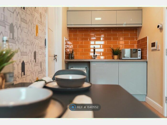 2 Bedroom Flat To Rent In Wellington Road South, Stockport, SK2