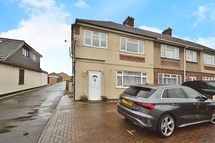 2 Bedroom Maisonette To Rent In Rainham Road, Rainham, RM13