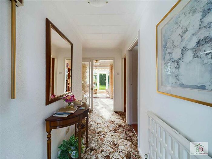 3 Bedroom Bungalow For Sale In West Mill Green, Bentley, IP9