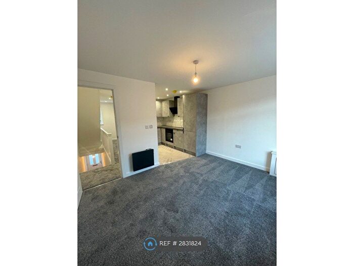1 Bedroom Flat To Rent In Hempshaw Lane, Stockport, SK1
