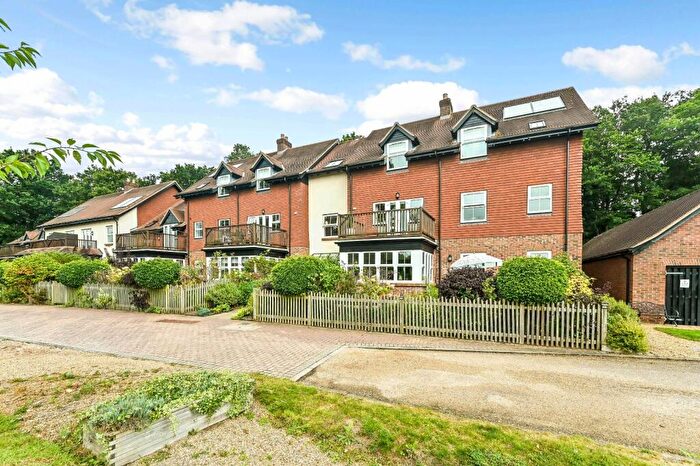 2 Bedroom Retirement Property For Sale In Merritts Meadow, Petersfield, Hampshire, GU31