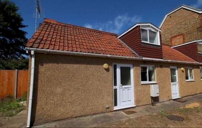 1 Bedroom Flat To Rent In Victoria Street, Englefield Green, Egham, TW20