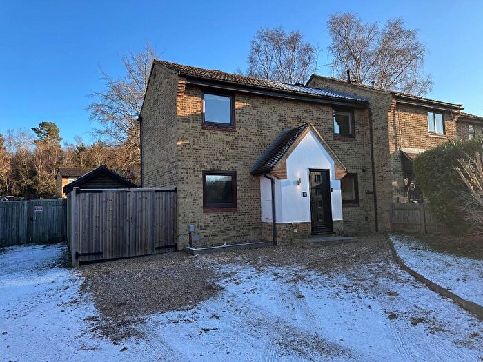 3 Bedroom End Of Terrace House For Sale In Pewsey Vale, Bracknell, Berkshire, RG12