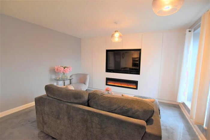 2 Bedroom Apartment To Rent In Oxleaze Way, Paulton, BS39
