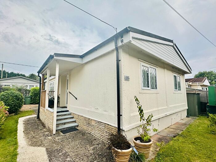 2 Bedroom Mobile/park Home For Sale In Beech Road, Shillingford Hill, OX10