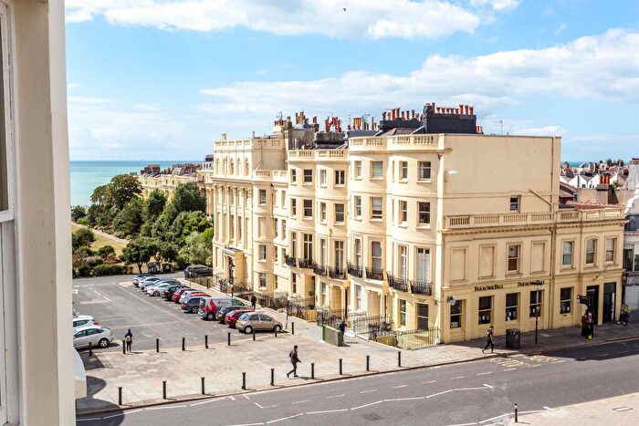 1 Bedroom Apartment For Sale In Brunswick Place, Hove, BN3