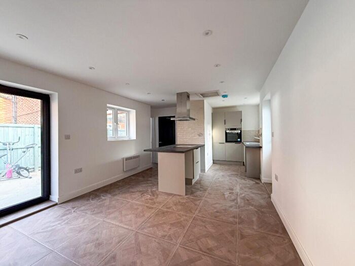 1 Bedroom Bungalow To Rent In Tavistock Street, Bedford, Bedfordshire, MK40