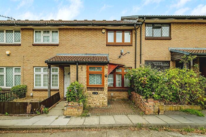 2 Bedroom House For Sale In Meadow Close, Leyton, E10