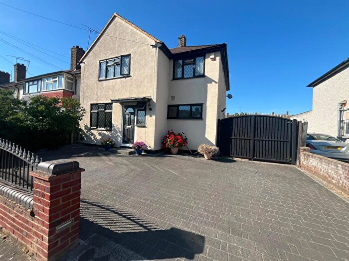 4 Bedroom End Of Terrace House For Sale In Julia Gardens, Barking, IG11