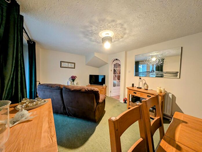 2 Bedroom Terraced House For Sale In Cwm Alarch, Glenboi, Mountain Ash, CF45