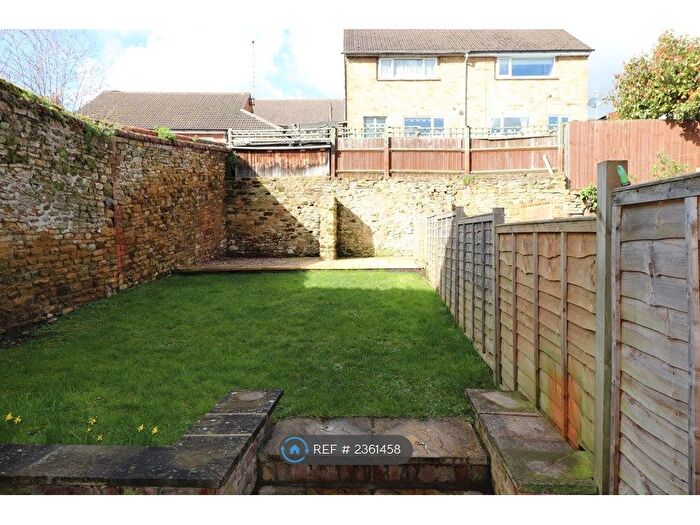 2 Bedroom End Of Terrace House To Rent In High Street, Northampton, NN2