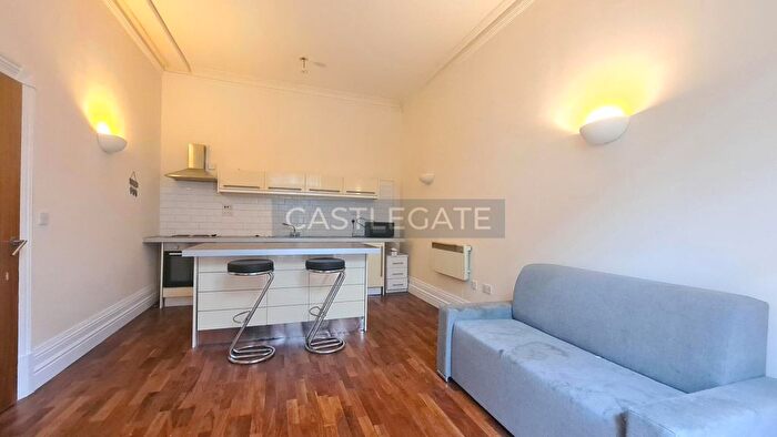 1 Bedroom Flat To Rent In Chancery Lane, Huddersfield, HD1