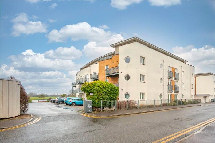 2 Bedroom Apartment To Rent In Chertsey, Surrey, KT16
